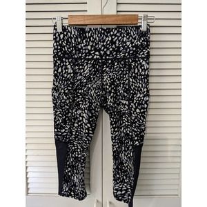 🎃 Athleta patterned mesh cropped leggings XS